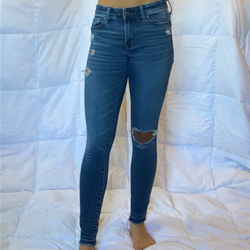 Abercrombie & Fitch Harper low rise super skinny jeans.